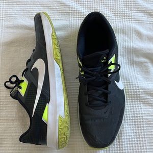 Men’s Nike tennis shoes